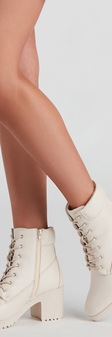 Love That Look Lace-Up Booties is a trendy pick to create 2023 concert outfits, festival dresses, outfits for raves, or to complete your best party outfits or clubwear!