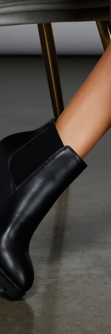 Tough Chic Lug Sole Booties is a trendy pick to create 2023 concert outfits, festival dresses, outfits for raves, or to complete your best party outfits or clubwear!