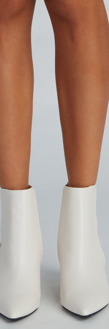 On Point Faux Leather Booties is a trendy pick to create 2023 concert outfits, festival dresses, outfits for raves, or to complete your best party outfits or clubwear!