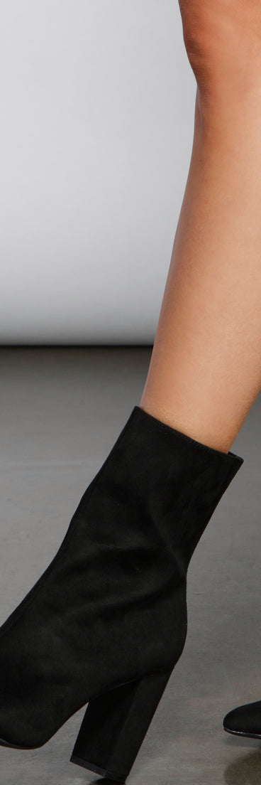 Walk It Out Faux Suede Booties is a trendy pick to create 2023 concert outfits, festival dresses, outfits for raves, or to complete your best party outfits or clubwear!