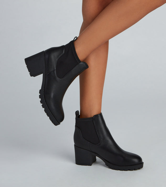 Strut It Out Lug Sole Combat Boots is a trendy pick to create 2023 concert outfits, festival dresses, outfits for raves, or to complete your best party outfits or clubwear!