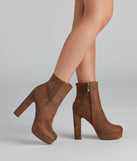 Chic Mood Faux Suede Booties is a trendy pick to create 2023 concert outfits, festival dresses, outfits for raves, or to complete your best party outfits or clubwear!