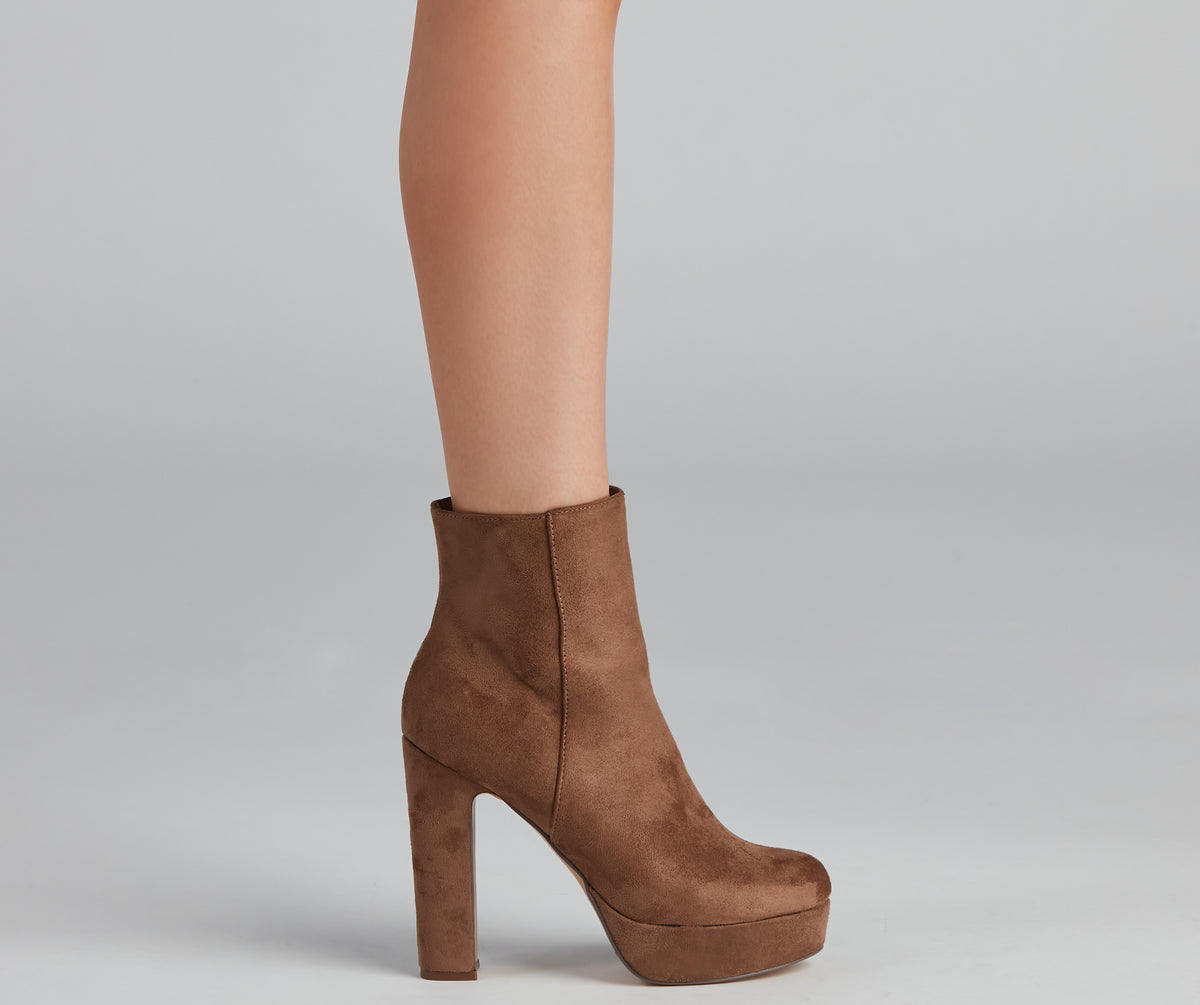Chic Mood Faux Suede Booties