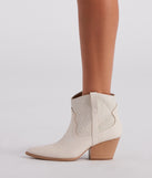 Country Babe Pearl Detailed Western Booties is a trendy pick to create 2023 concert outfits, festival dresses, outfits for raves, or to complete your best party outfits or clubwear!