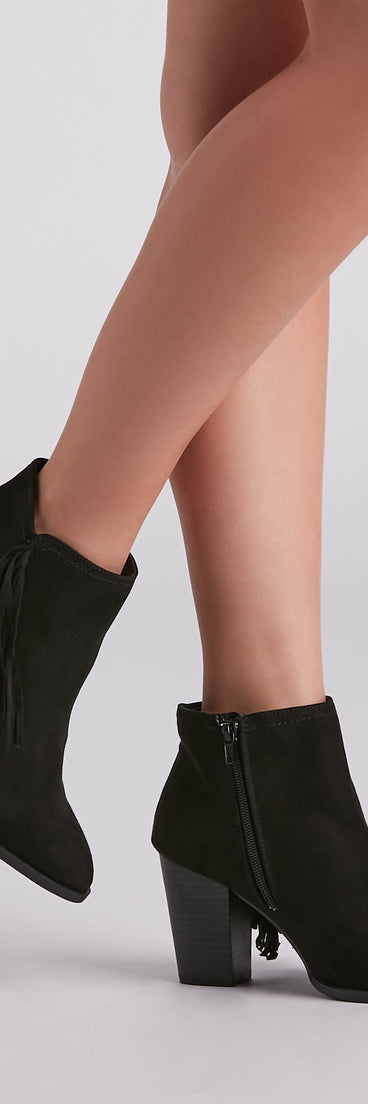 Trendy Strut Fringe Ankle Booties is a trendy pick to create 2023 concert outfits, festival dresses, outfits for raves, or to complete your best party outfits or clubwear!