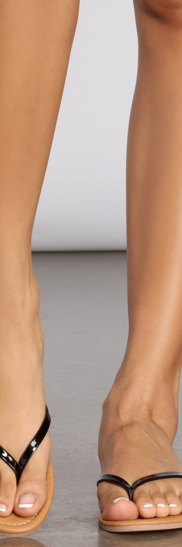 Minimalist Moves Faux Leather Flip Flops are chic ladies' shoes to complete your best 2023 outfits. They come in a variety of trendy women's shoe styles like platforms and dressy low-heels, & are available in wide widths for better comfort.