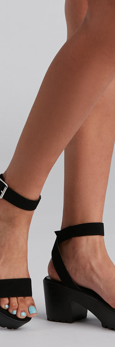 Lug Forever Nubuck Strap Sandals is a trendy pick to create 2023 concert outfits, festival dresses, outfits for raves, or to complete your best party outfits or clubwear!