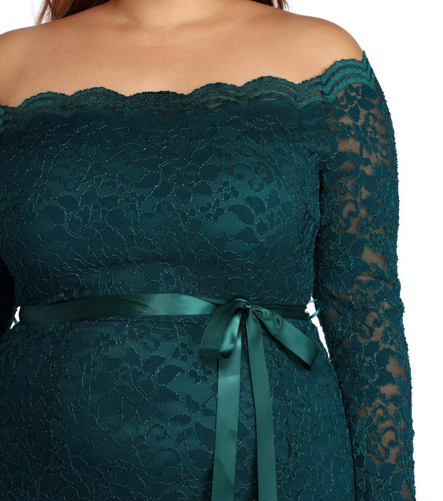 Plus Kaydence Scalloped Lace Dress provides gorgeous formal dress style to feel beautiful for Homecoming 2023, Bridesmaids, Wedding Guests, Winter Formal Dance, Military Balls, and Prom.
