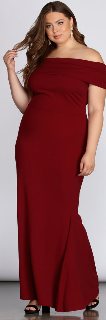 Plus Maddison Sleeveless Mermaid Dress is a stunning choice for a bridesmaid dress or maid of honor dress, and to feel beautiful at Homecoming 2023, fall or winter weddings, formals, & military balls!