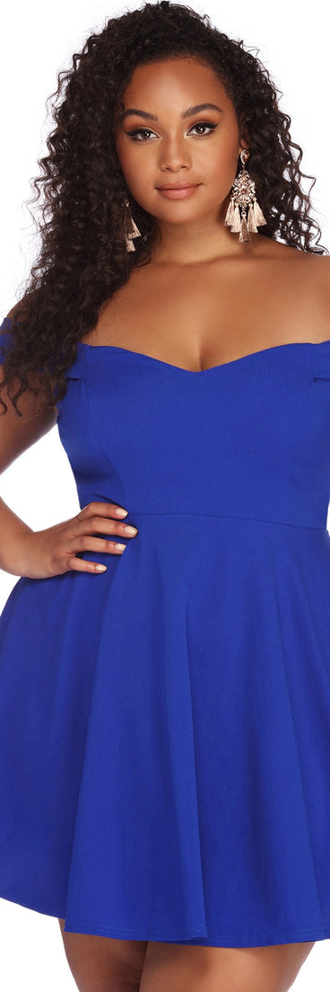 Plus Charming Sweetheart Skater Dress is a stunning choice for a bridesmaid dress or maid of honor dress, and to feel beautiful at Homecoming 2023, fall or winter weddings, formals, & military balls!